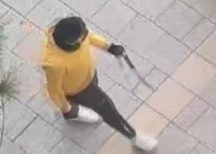 Küçükçekmece'de bir kişinin kılıçla sokakta dolaştığı iddiası