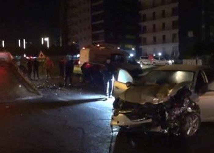 Silivri'de iki otomobil kafa kafaya çarpıştı: 1 ölü