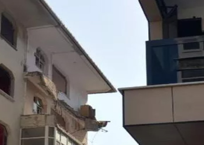 Avcılar'da yine balkon çöktü