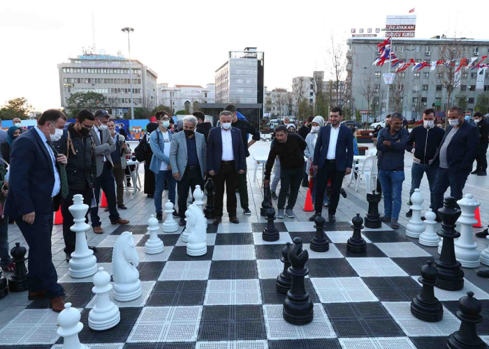 Bağcılar Meydan'da satranç oynadılar