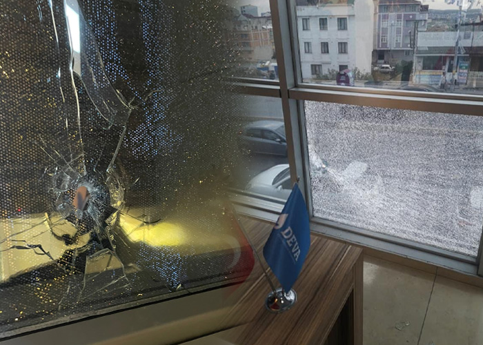 Arnavutköy'de Deva Partisi ilçe başkanlığına silahlı saldırı