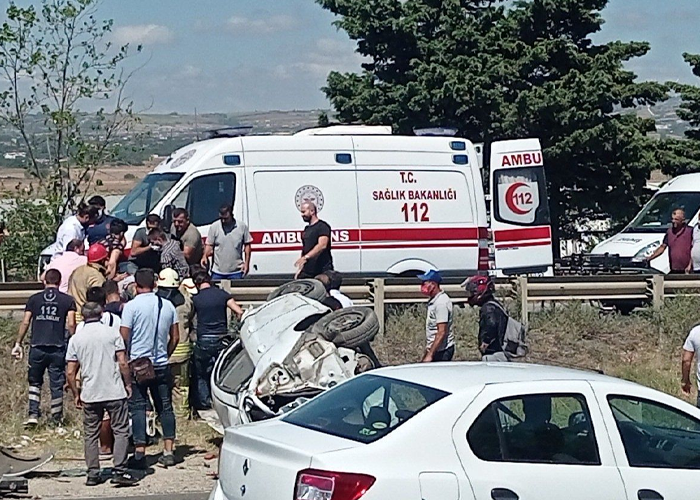 Silivri'de otomobil takla attı: 3 yaralı