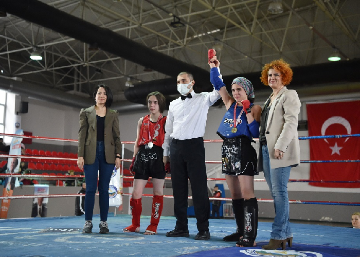 Güçlü kadınlar Avcılar'da ringe çıktı