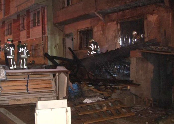3 katlı binada iki daire alev alev yandı